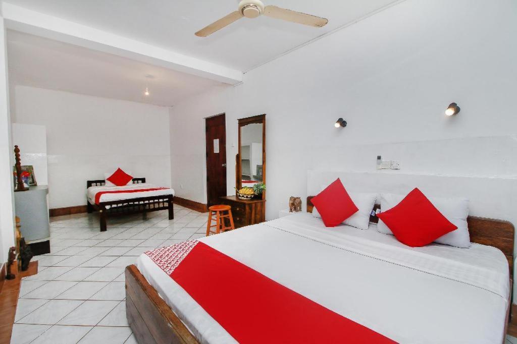 Sunny'S Garden Hotel Амбалангода Экстерьер фото
